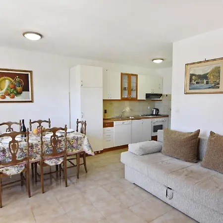 Mit Zwei Schlafzimmern In Strandnaehe Apartment Basanija