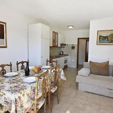 Appartement Mit Zwei Schlafzimmern In Strandnaehe