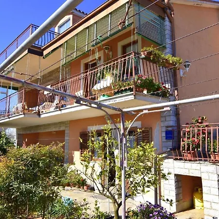 Apartment Mit Zwei Schlafzimmern In Strandnaehe
