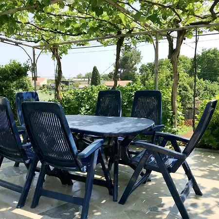 Mit Zwei Schlafzimmern In Strandnaehe * Basanija