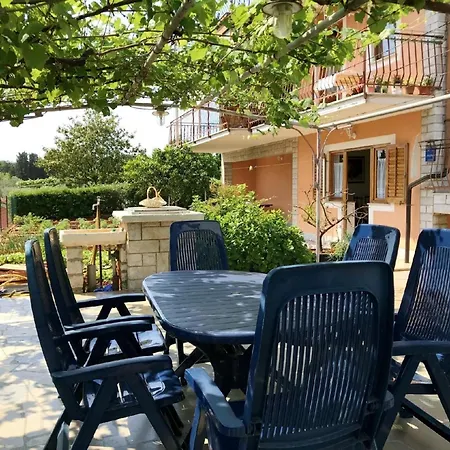 Apartment Mit Zwei Schlafzimmern In Strandnaehe