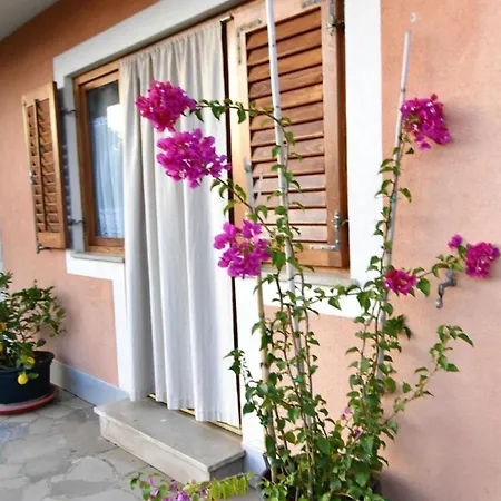 Mit Zwei Schlafzimmern In Strandnaehe Apartment Basanija